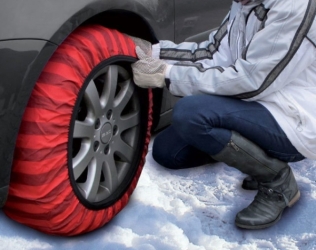 GESCHENKFÜHRER MIT ZAHNRÄDERN UND GERÄTEN